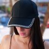Μαύρο καπέλο με στρας στο γείσο