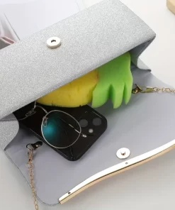 Alternative view of Ασημί βραδινή τσάντα clutch με καπάκι