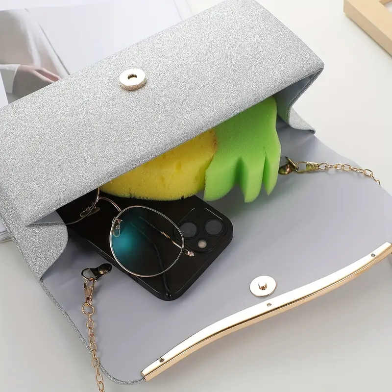 Ασημί βραδινή τσάντα clutch με καπάκι - Image 2